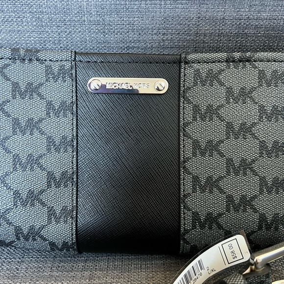 NWT MICHAEL KORS MK SIGNATURE FANNY PACK BAG - Picture 2 of 10